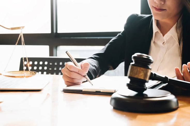 وکیل مریم روزبهانی وکیل پایه یک در بروجرد شکوفه